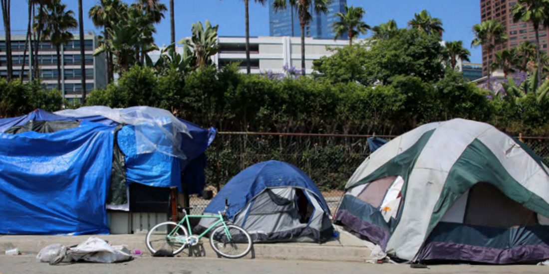 Image of tents on the side of the road belonging to individuals experiencing homelessness